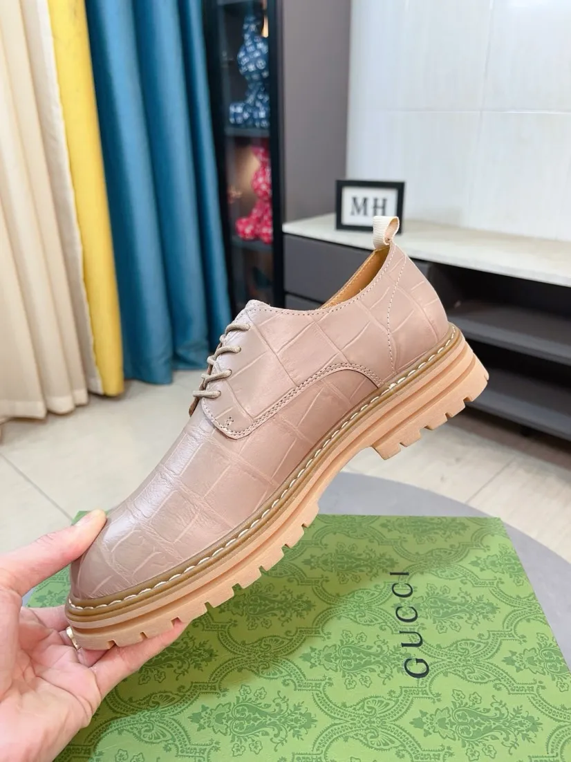 Men's shoes 💰500🌸🌸 (GUCCI) [can be made without label] G's new business boots are full-layer calfskin embossed with classic diamond pattern craftsmanship. They are high-end and classy, ​​versatile and have a full three-dimensional feel. They use raw rubber non-slip outsole. If you look closely, you will be addicted to the leather. You can't extricate yourself ~ the best on the market.          Fabric: Cowhide/Embossed Lining: Cowhide.          Please make a note when placing an order, size: 38-44 (37, 45, 46 can be customized and cannot be returned or exchanged)